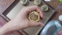 自制蛋黄莲蓉月饼做法图解12)