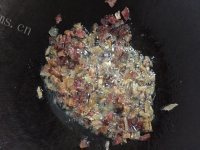 美味的广式腊味芋头糕做法图解2)