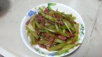 下饭的腊肠炒芹菜