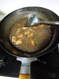 「美味可口」土豆烧排骨做法图解9)