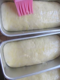 自制红豆面包做法图解13)