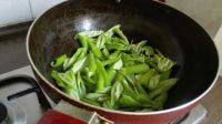家常菜辣椒炒牛肉做法图解8)
