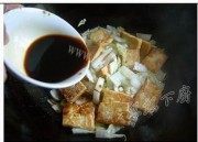 家常菜白菜烩脆皮豆腐做法图解3)