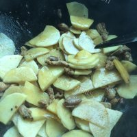 诱人的土豆肉片做法图解5)