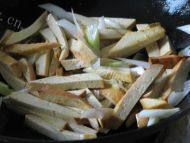 清淡的芹菜香干炒肉丝做法图解5)