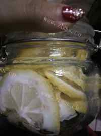酸甜的柠檬蜂蜜水制作做法图解6)