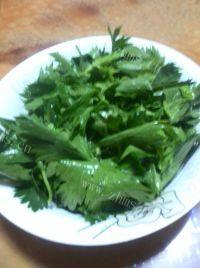 家常菜芹菜叶炒鸡蛋做法图解1)