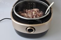 美味的红豆薏米山药饭做法图解10)