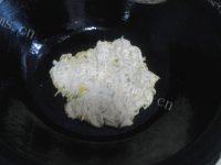 味道不错的西葫芦饼做法图解6)