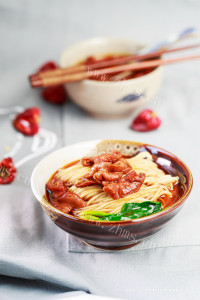 北方特色美食之肥肠小面做法图解26)