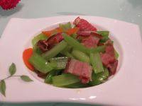 家常菜芹菜炒腊肉