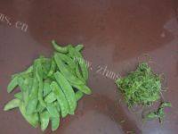 养颜的荷兰豆炒腊肠做法图解2)