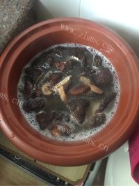 美味的香菇排骨汤做法图解3)