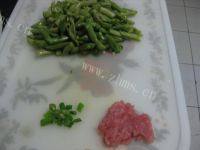 营养丰富的豆角炒肉做法图解2)