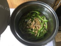 食欲满满的苦瓜黄豆排骨汤做法图解3)