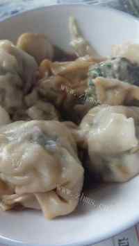 荠菜香菇肉馄饨做法图解5)