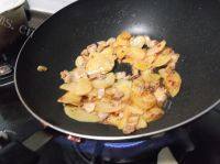 美味的土豆炒肉做法图解8)