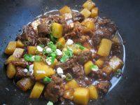 色味俱全的土豆焖牛肉