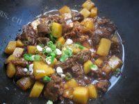 色味俱全的土豆焖牛肉