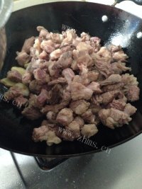 质嫩爽口的红烧牛肉做法图解8)