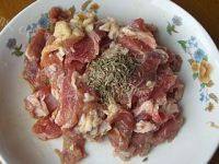 「美味可口」孜然羊肉做法图解3)