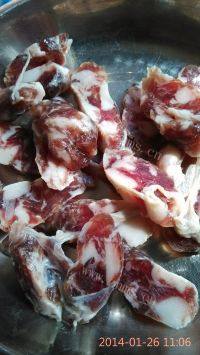 家常菜芹菜炒腊肠做法图解3)