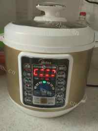 土豆茄子炖排骨做法图解6)