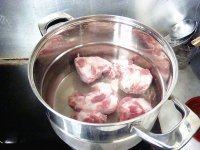 美味的莲藕棒骨汤做法图解2)