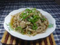 家常菜青椒炒蘑菇