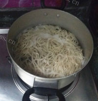 美味九鲜小煮面做法图解2)