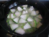 美味的冬瓜毛豆咸肉汤做法图解3)