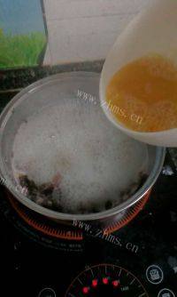 营养丰富的紫菜蛋花汤做法图解3)