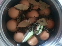 美味的五香茶蛋做法图解2)