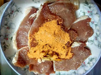 美味的黑椒猪扒做法图解2)