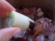 美味山药羊肉汤做法图解4)