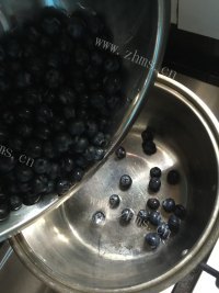 好吃的蓝莓果酱做法图解2)