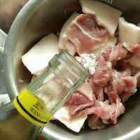 夏日粉蒸肉做法图解4)