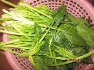 凉拌菠菜做法图解1)