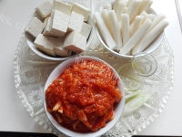 自制泡菜年糕豆腐汤做法图解1)