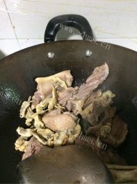 精制蛏干炖鸭做法图解6)