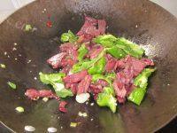 「DIY美食」青椒炒牛肉做法图解7)