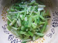下酒菜芹菜拌花生做法图解5)