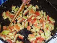 家常菜西瓜皮炒肉做法图解8)