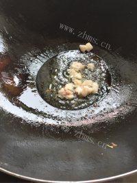 香飘十里的蒜苔炒肉做法图解4)