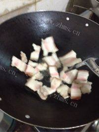 家常菜木耳炒肉做法图解3)