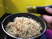 家常肉丝鸡蛋炒面做法图解11)