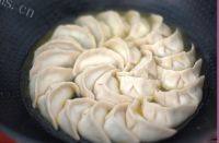 自己做的生煎饺子