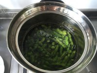 下酒菜盐水毛豆做法图解3)