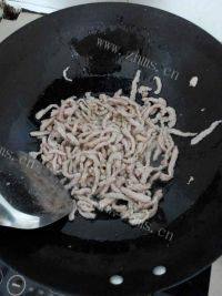 家常菜木耳炒肉丝做法图解6)