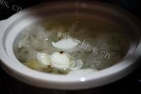 很有食欲的百合银耳羹做法图解3)